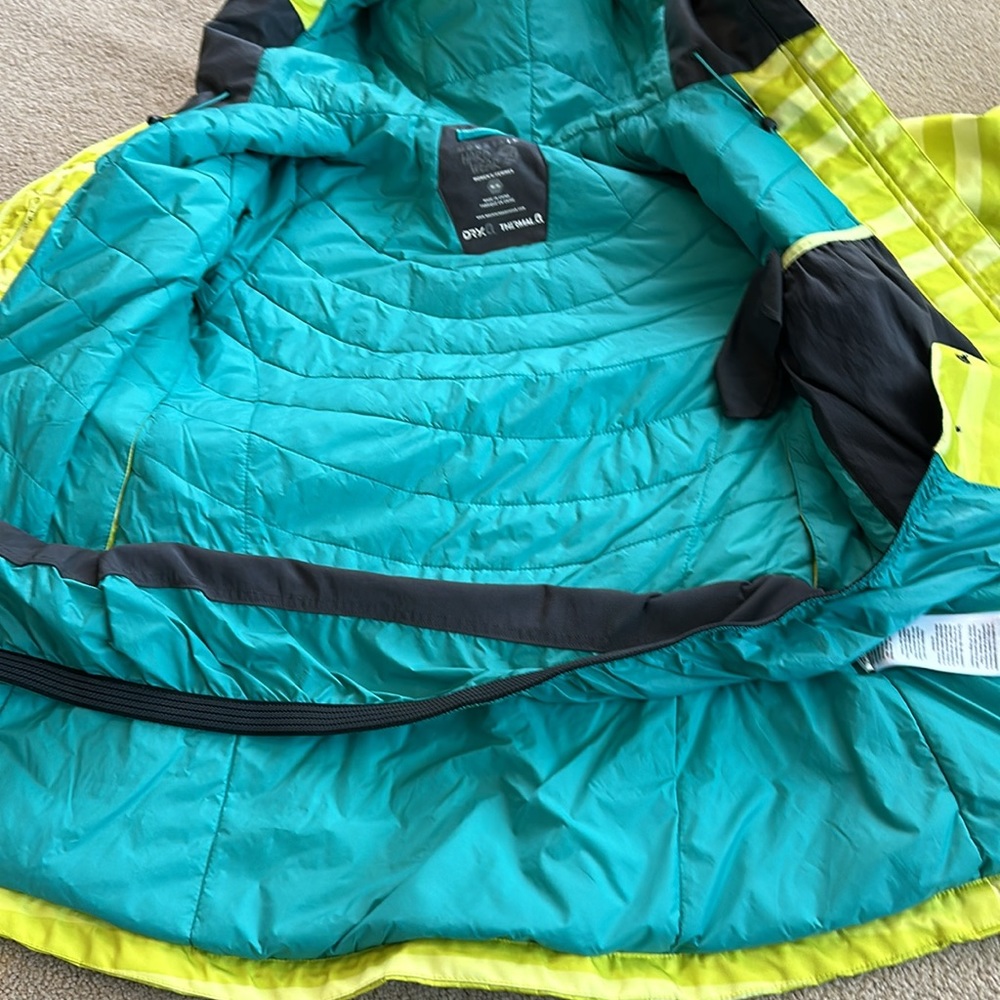 Mountain Hardwear Women's Lime Green Striped Ski Jacket - Picture 12 of 13